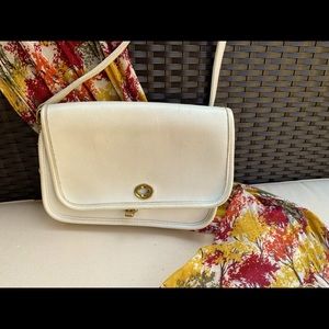 Vintage Coach shoulder/crossbody purse